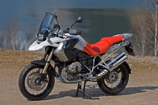 Phiên bản kỷ niệm 30 năm của dòng xe BMW GS nổi bật với yên xe màu đỏ