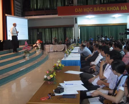 CEO Microsoft thuyết trình về "điện toán đám mây"