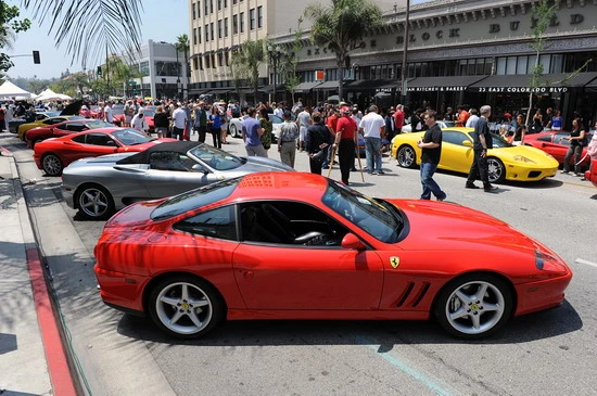 Diễu hành toàn ... Ferrari