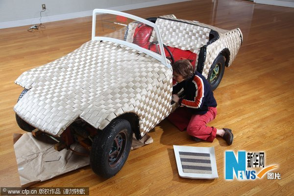 Ô tô được dệt từ đồ tái chế ảnh 1