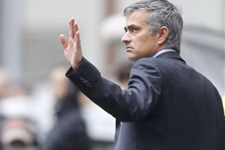 HLV Mourinho chưa vội quyết định tương lai