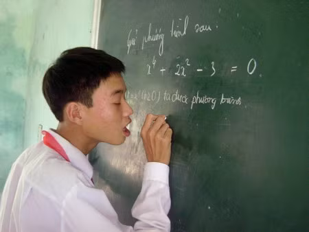 Khiếm thị vẫn học giỏi 9 năm liền