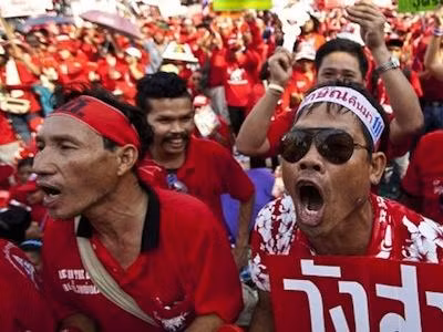 Thái Lan: Chính phủ cắt điện nước của "Áo đỏ"