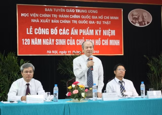 Công bố các ấn phẩm kỷ niệm 120 năm Ngày sinh Chủ tịch Hồ Chí Minh ảnh 1