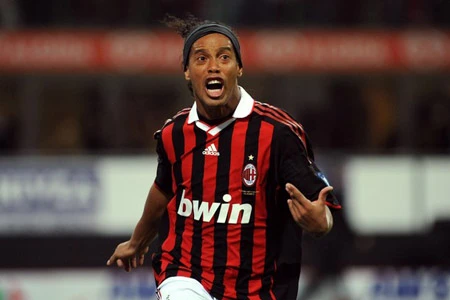 Ronaldinho sẽ tiếp tục ở lại AC Milan