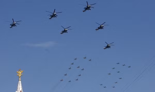 Những chiến đấu cơ trên bầu trời Quảng trường Đỏ ngày 9.5.2010