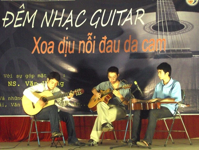 Âm nhạc và hội họa giao hòa vì trẻ em nhiễm chất độc da cam