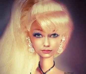 Khi ngôi sao trở thành búp bê Barbie