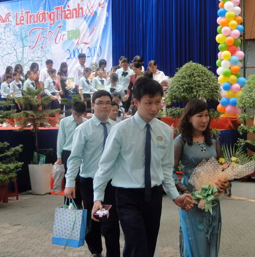 Ba mẹ ơi, hãy yên tâm, chúng con đã trưởng thành