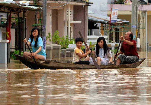 Thủ tướng yêu cầu tập trung khắc phục hậu quả mưa lũ