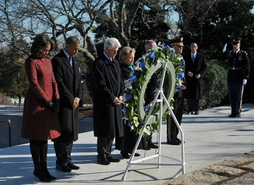 Obama ra lệnh treo cờ rủ tưởng niệm Kennedy