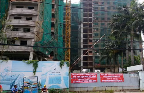 Khóc ròng bỏ tiền tỷ mua nhà dự án chậm tiến độ