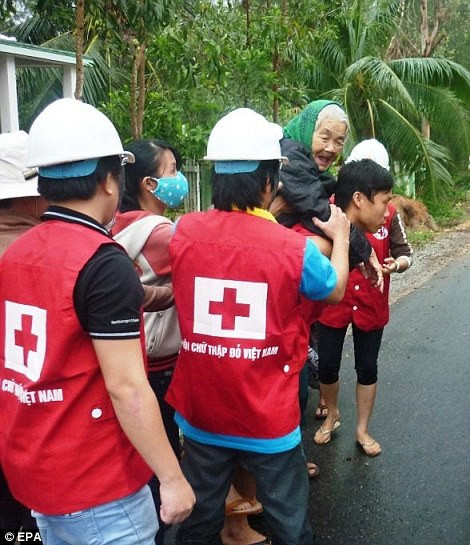Plans: An elderly woman is taken from her home in Danang, Vietnam, as the government begins to evacuate 100,000 people lying in the path of typhoon Haiyan Read more: http://www.dailymail.co.uk/news/article-2494635/Philippines-super-typhoon-Haiyan-powerful-storm-history.html#ixzz2kDAtqSqj Follow us: @MailOnline on Twitter | DailyMail on Facebook
