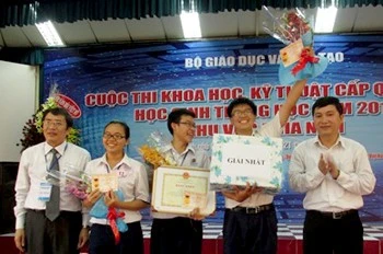 HS tiếng Anh có lợi thế khi dự KH-KT cho HS trung học