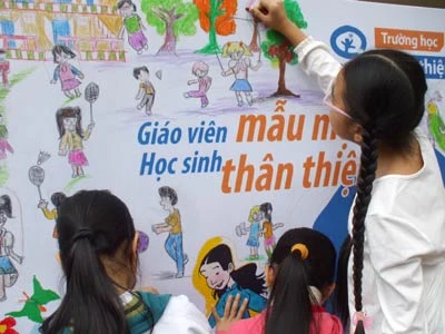 Tôn vinh điển hình phong trào thi đua &quot;Xây dựng THTT - HSTC&quot;