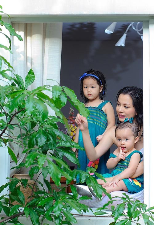 Ngọc Thúy và 2 con khi sống ở TP.HCM Ngọc Thúy và 2 con khi sống ở TP.HCM