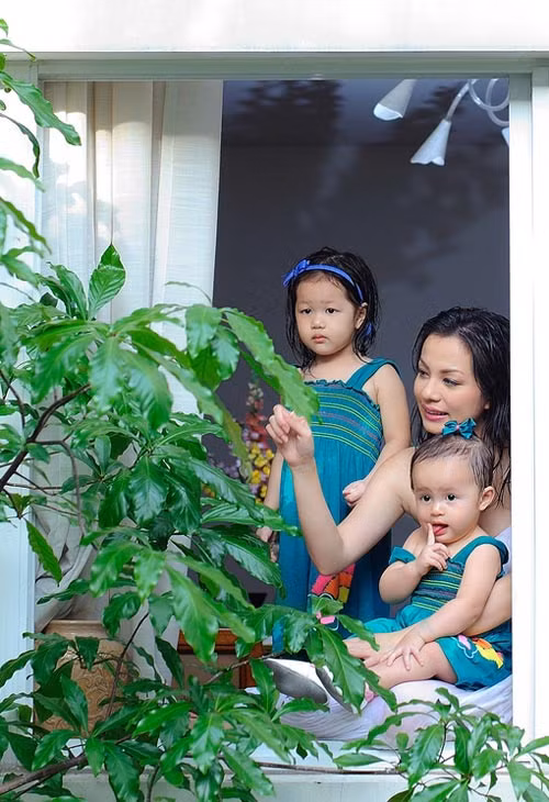 Ngọc Thúy và 2 con khi sống ở TP.HCM Ngọc Thúy và 2 con khi sống ở TP.HCM