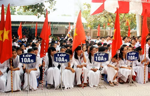 Các học sinh nhà trường tại buổi lễ