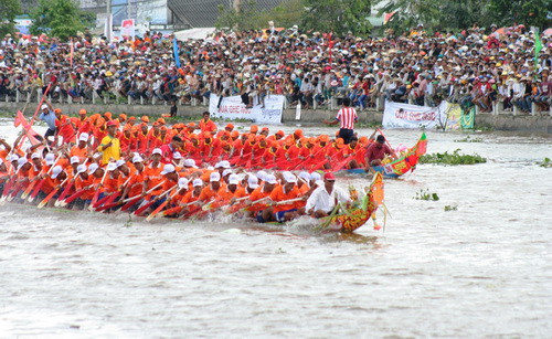 Những màn so kè giữa hai đội đua đầy kịch tính