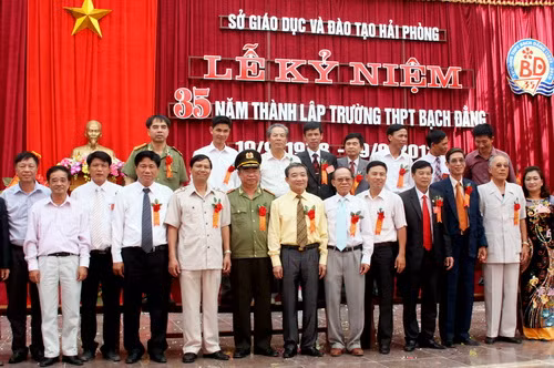 Trường THPT Bạch Đằng (Thủy Nguyên - Hải Phòng) 35 năm xây dựng và trưởng thành