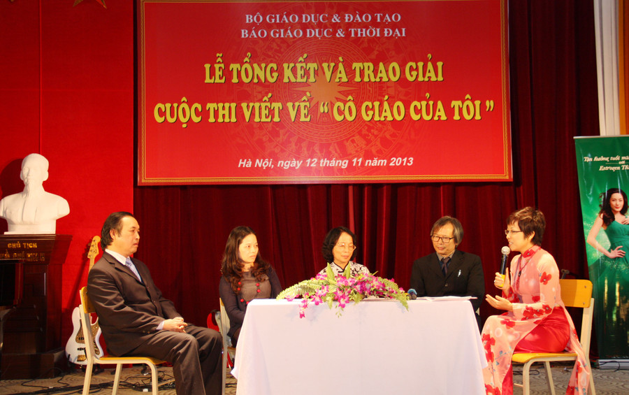 Mẹ của em ở trường