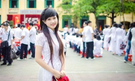 Nữ sinh búp bê đam mê Triết học