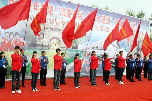 Thanh niên Việt - Trung chung tay xây dựng đại lộ an toàn ASEAN