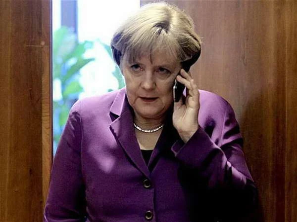 &quot;Điện thoại của Thủ tướng Merkel bị 5 nước theo dõi&quot;