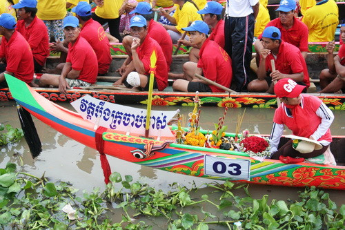 Ghe Ngo - một dạng ghe đặc biệt, được xem là vật thiêng chỉ được dùng để đua của dân tộc Khmer
