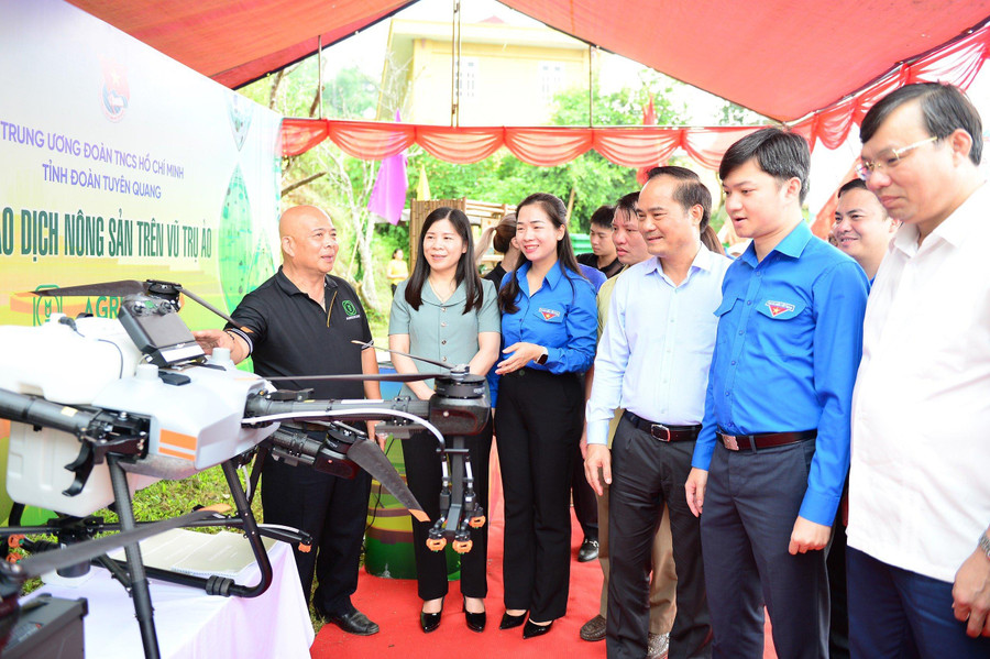 Triển khai đội hình 'Trí thức trẻ chuyển giao tiến bộ kỹ thuật'… với tổng giá trị 764 triệu đồng... Triển khai đội hình 'Trí thức trẻ chuyển giao tiến bộ kỹ thuật'… với tổng giá trị 764 triệu đồng...