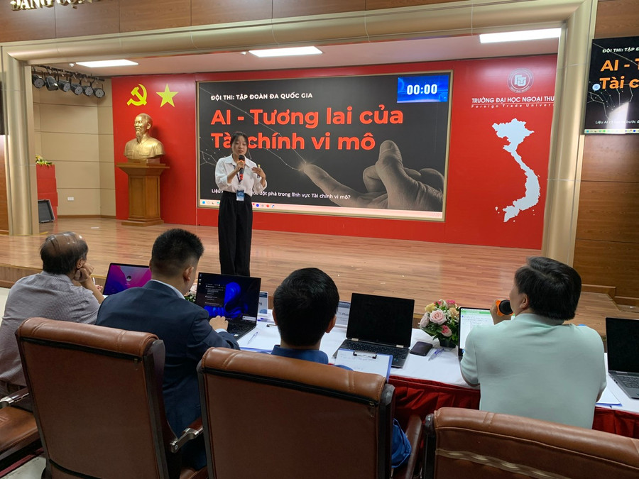Bản lĩnh, trí tuệ và sự tự tin của HSSV thể hiện qua từng nội dung thi được ban giám khảo đánh giá cao. Bản lĩnh, trí tuệ và sự tự tin của HSSV thể hiện qua từng nội dung thi được ban giám khảo đánh giá cao.