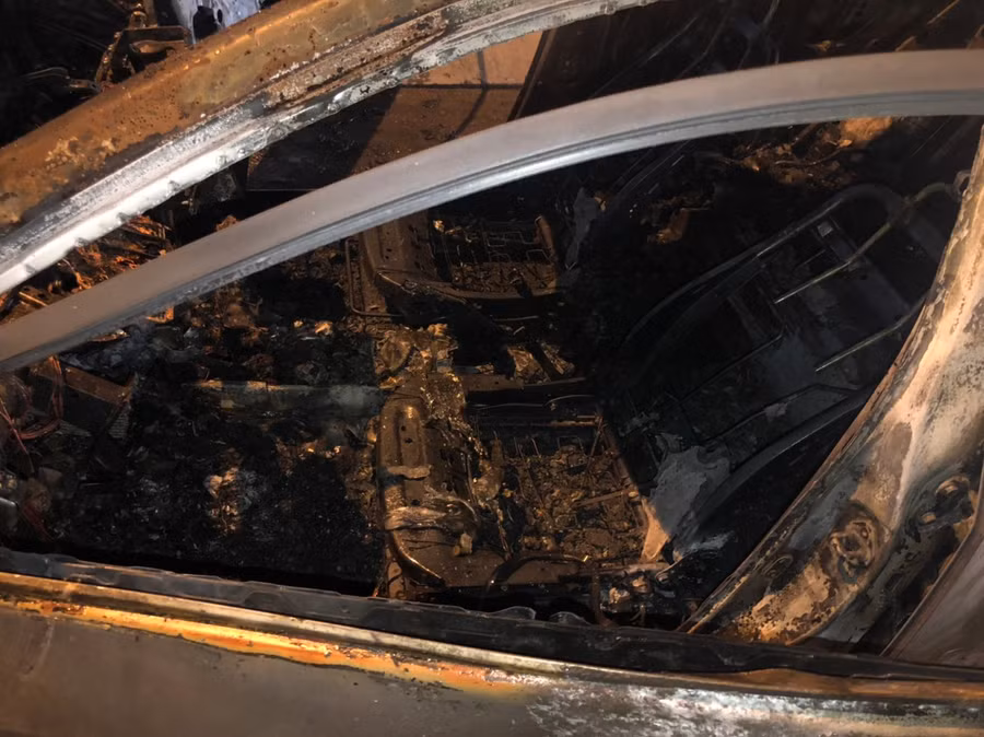 Xế hộp bốc cháy trên đường vành đai 3 trên cao, nhiều tuyến đường ùn tắc hàng km ảnh 3