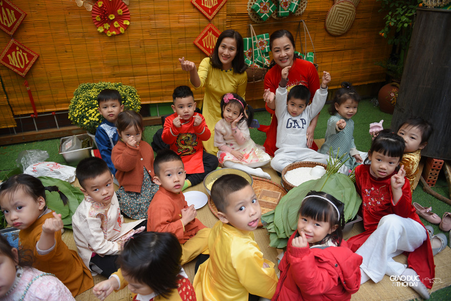 Tại chương trình những bạn nhỏ của trường Mẫu giáo Mầm non A sẽ được tham gia vào những trò chơi dân gian, cùng nhau gói bánh chưng, xin chữ đầu xuân. Tại chương trình những bạn nhỏ của trường Mẫu giáo Mầm non A sẽ được tham gia vào những trò chơi dân gian, cùng nhau gói bánh chưng, xin chữ đầu xuân.