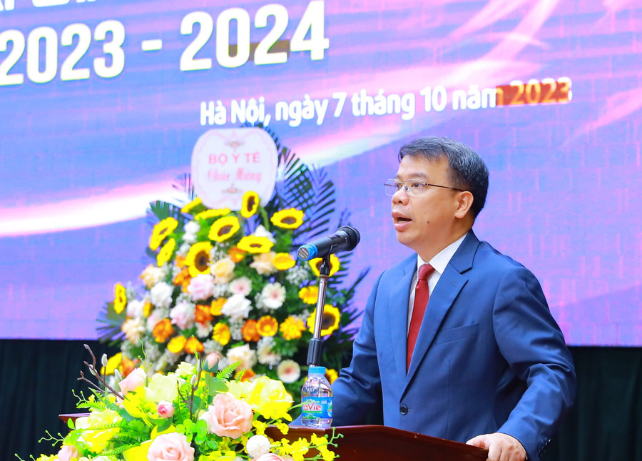 PGS.TS Nguyễn Quốc Huy – Giám đốc Học viện Y Dược học cổ truyền Việt Nam phát biểu tại lễ khai giảng.