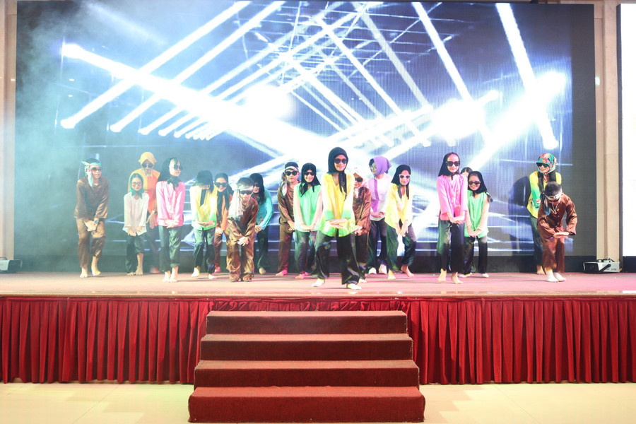 Học sinh tiểu học của 2 huyện Bố Trạch và Quảng Trạch (Quảng Bình) hào hứng tham gia ngày hội. Học sinh tiểu học của 2 huyện Bố Trạch và Quảng Trạch (Quảng Bình) hào hứng tham gia ngày hội.