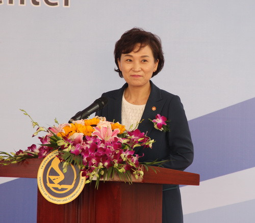 Bà Kim Hyun-mee - Bộ trường Bộ Đât đai, Cơ sở hạ tầng và Giao thông Hàn Quốc Bà Kim Hyun-mee - Bộ trường Bộ Đât đai, Cơ sở hạ tầng và Giao thông Hàn Quốc