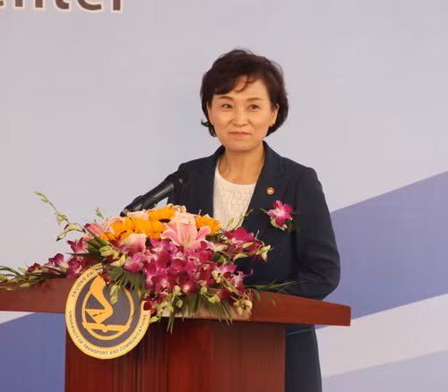 Bà Kim Hyun-mee - Bộ trường Bộ Đât đai, Cơ sở hạ tầng và Giao thông Hàn Quốc