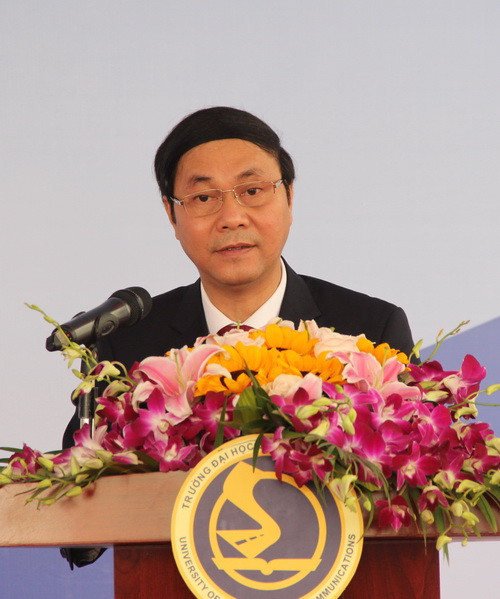 Hiệu trưởng Trường Đại học Giao thông Vận tải phát biểu Hiệu trưởng Trường Đại học Giao thông Vận tải phát biểu