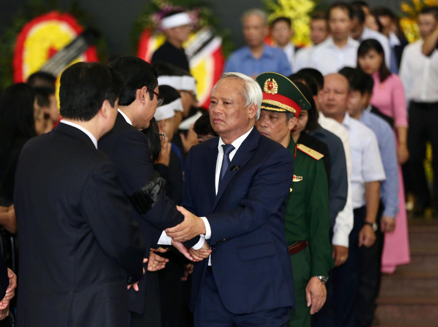 Phó Chủ tịch Quốc hội Uông Chu Lưu tiễn đưa Thứ trưởng Lê Hải An