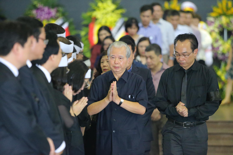 Nguyên Bộ trưởng Bộ GD&ĐT Nguyễn Minh Hiển chia buồn cùng tang quyến