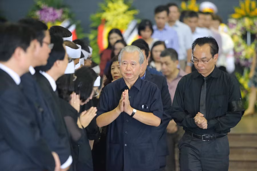 Nguyên Bộ trưởng Bộ GD&ĐT Nguyễn Minh Hiển chia buồn cùng tang quyến