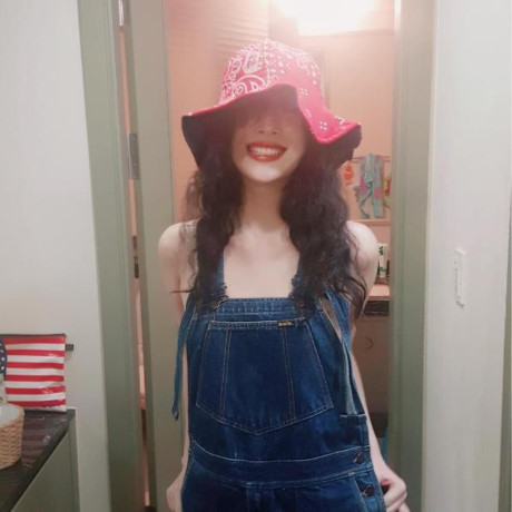 Top 9 thần tượng Kpop kỳ lạ, gây sốc nhất trên Instagram - Ảnh 2 Top 9 than tuong Kpop ky la, gay soc nhat tren Instagram - Anh 2