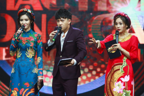 Ngô Kiến Huy liên tiếp bị Lan Phương trêu ghẹo khi làm MC - Ảnh 2 Ngo Kien Huy lien tiep bi Lan Phuong treu gheo khi lam MC - Anh 2