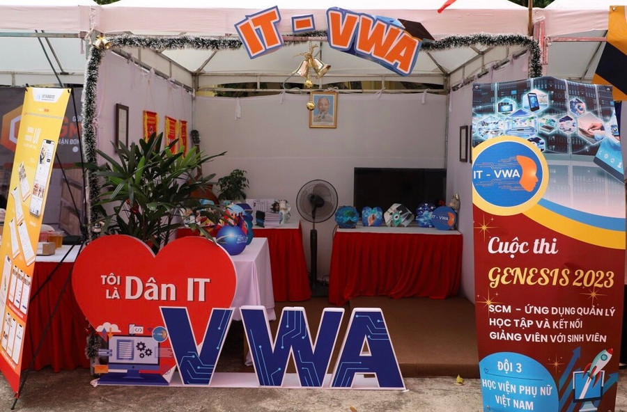 Gian hàng đội dự thi Viện Công nghệ thông tin, Học viện Phụ nữ Việt Nam. Gian hàng đội dự thi Viện Công nghệ thông tin, Học viện Phụ nữ Việt Nam.