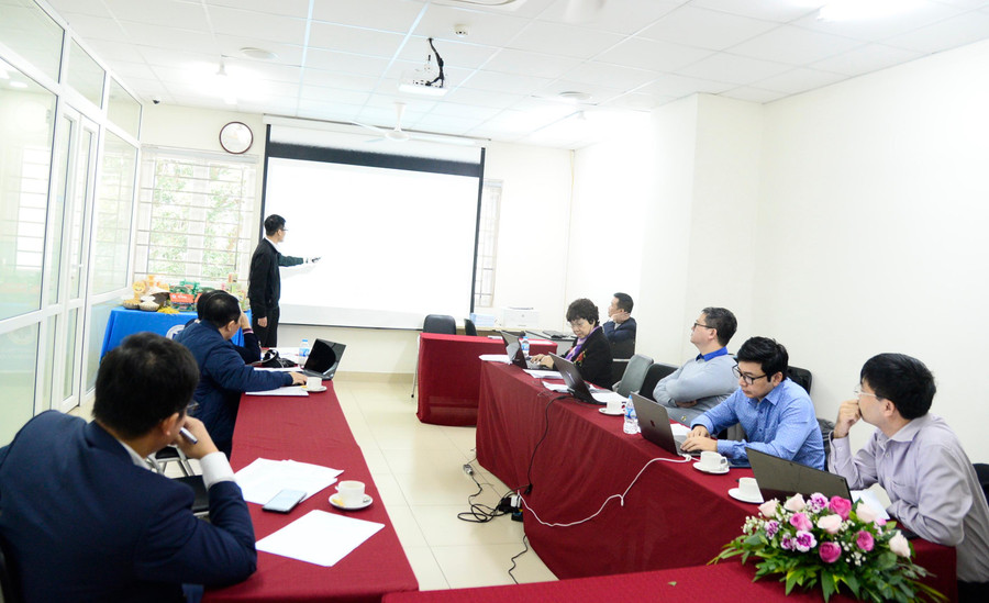 Bảo vệ đề tài nghiên cứu tại vòng chung khảo Giải thưởng khoa học và công nghệ dành cho sinh viên.