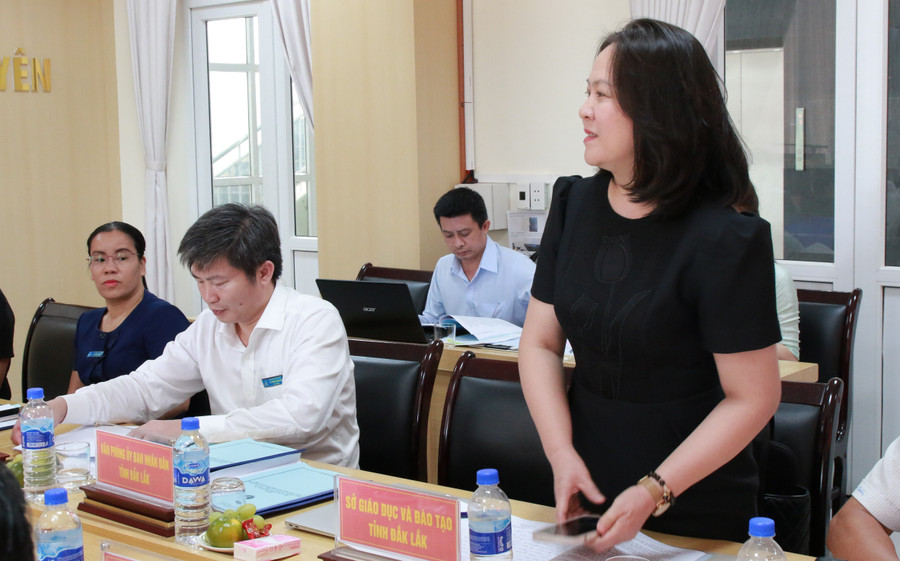 Bà Lê Thị Kim Oanh, Phó Giám đốc Sở GD&ĐT Đắk Lắk phát biểu. (Ảnh: Thành tâm)