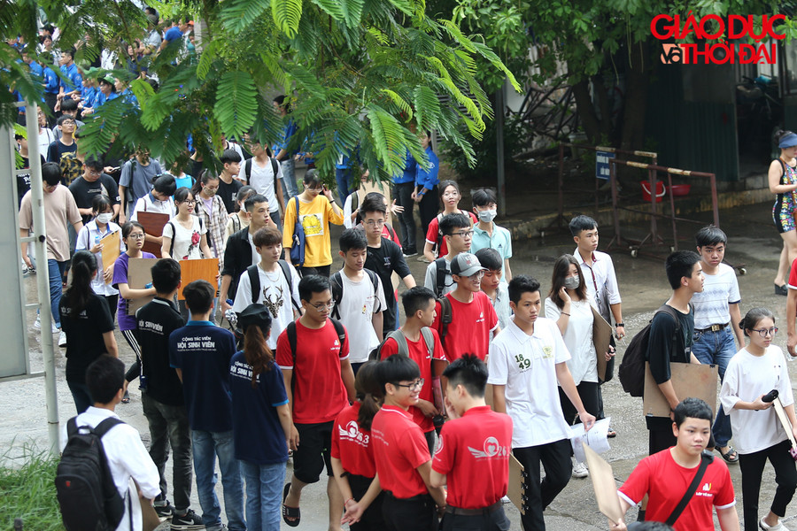 Trường Đại học Kiến trúc Hà Nội với kỳ thi năng khiếu diễn ra từ ngày 2 - 5/7, chia làm 2 đợt thi khối V và khối H.