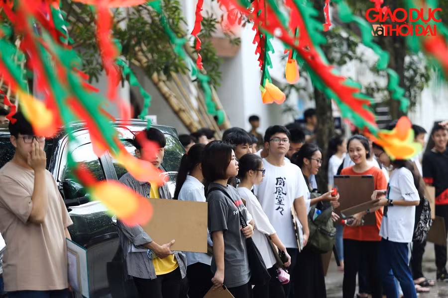 Con đường diều đường đoàn trường làm nên với mong muốn những thí sinh sẽ tự tin, bay cao, bay xa
