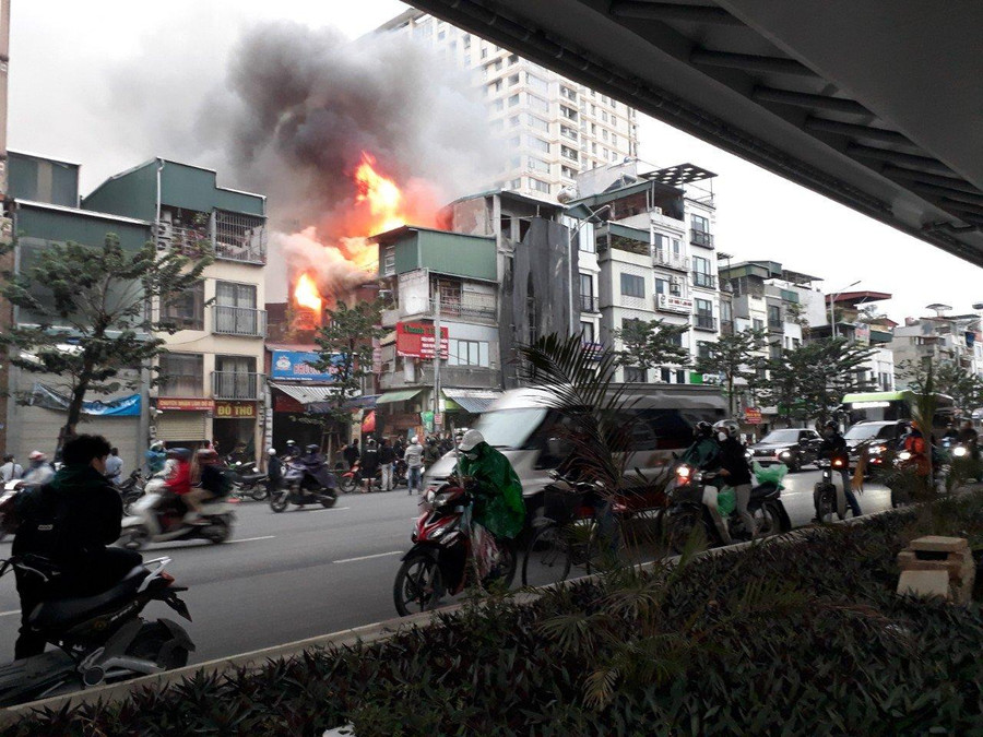 Đám cháy lớn vào sáng ngày hôm nay tại đường Minh Khai, Hà Nội. Đám cháy lớn vào sáng ngày hôm nay tại đường Minh Khai, Hà Nội.