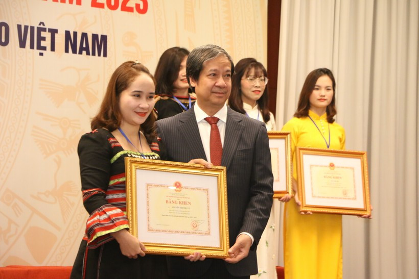 Cô Nguyễn Thị Thu Vỹ là 1 trong 200 nhà giáo tiêu biểu năm 2023 được nhận Bằng khen của Bộ trưởng Bộ GD&ĐT. Ảnh: TG Cô Nguyễn Thị Thu Vỹ là 1 trong 200 nhà giáo tiêu biểu năm 2023 được nhận Bằng khen của Bộ trưởng Bộ GD&ĐT. Ảnh: TG